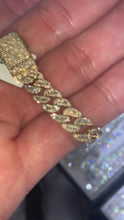 Load and play video in Gallery viewer, 14KT Baguette &amp; Round Diamond 7mm VS Cuban Bracelet 8&quot;
